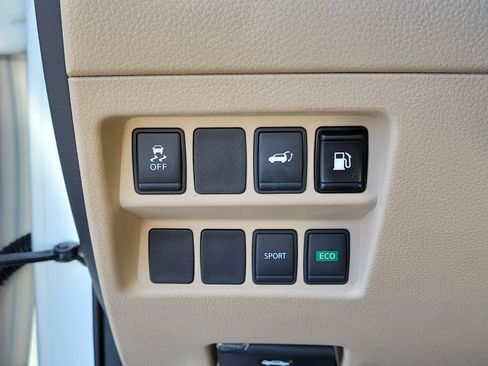 Used 2018 Nissan Rogue SV FWD image 31