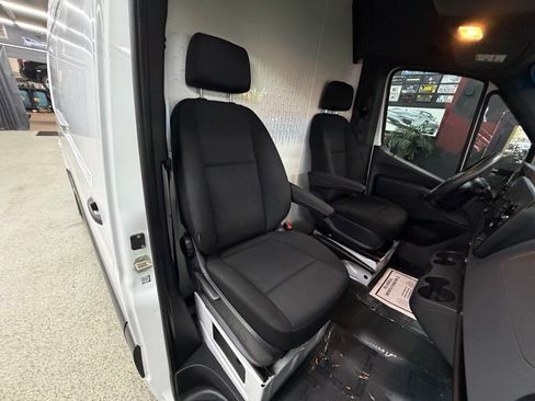 Used 2020 Mercedes-Benz Sprinter 2500 image 16