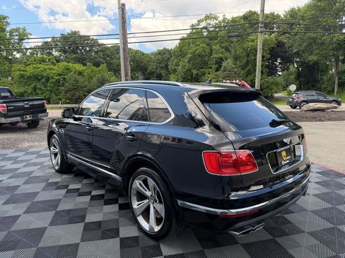 Used 2020 Bentley Bentayga Plug-In Hybrid AWD/4WD image 7