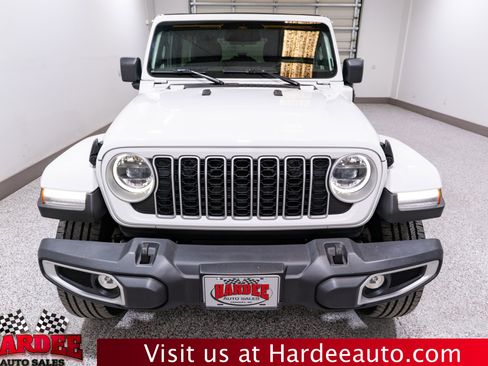 Used 2025 Jeep Wrangler Sahara w/ Safety Group image 7