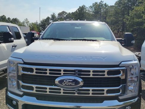 New 2025 Ford F450 XL w/ XL Chrome Package image 2