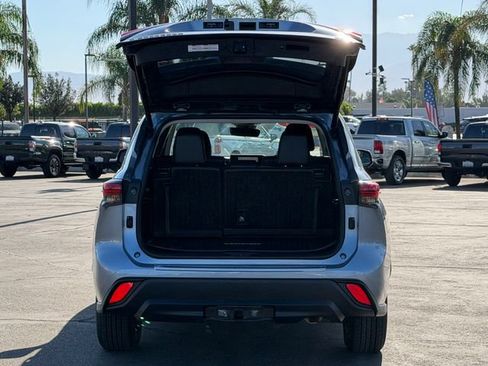 Used 2022 Toyota Highlander XLE FWD image 6