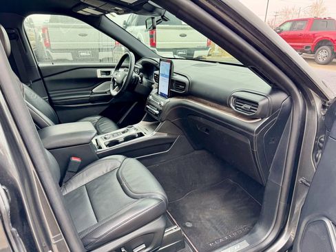 Certified 2020 Ford Explorer Platinum w/ Premium Technology Package image 21