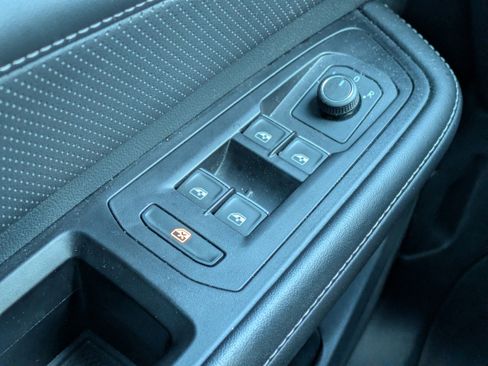 Used 2024 Volkswagen Atlas Cross Sport SE w/ Panoramic Sunroof Package image 27