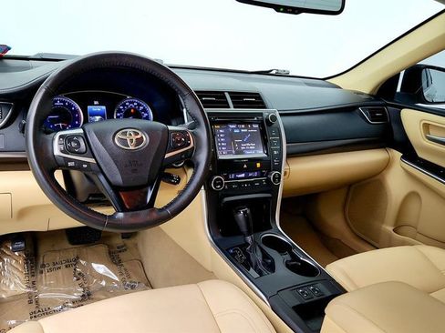 Used 2017 Toyota Camry XLE w/ Moonroof Package FWD image 13