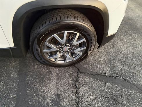 Certified 2023 GMC Acadia SLT image 30