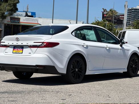 New 2026 Toyota Camry SE FWD image 4