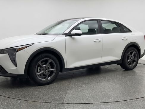 Used 2025 Kia K4 LXS FWD image 3