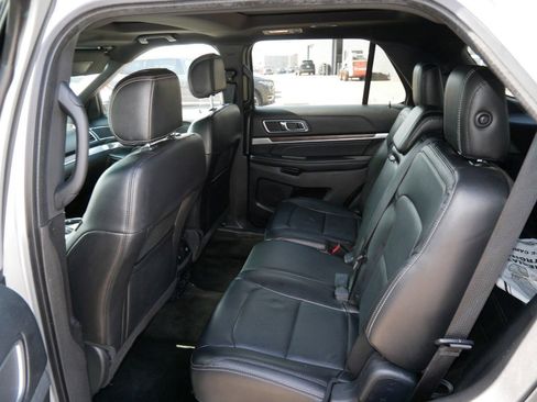 Used 2016 Ford Explorer Limited image 11