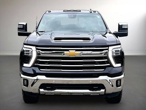 Used 2024 Chevrolet Silverado 2500 LTZ w/ LTZ Convenience Package AWD/4WD image 2