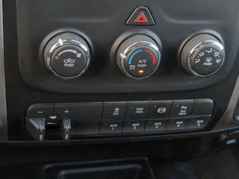 Used 2016 RAM 3500 Tradesman w/ Chrome Appearance Group AWD/4WD image 19