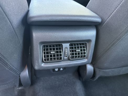 Used 2025 Toyota Camry SE image 13