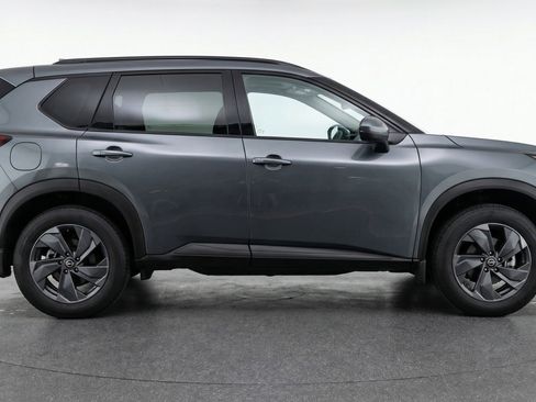 Used 2025 Nissan Rogue SV image 11