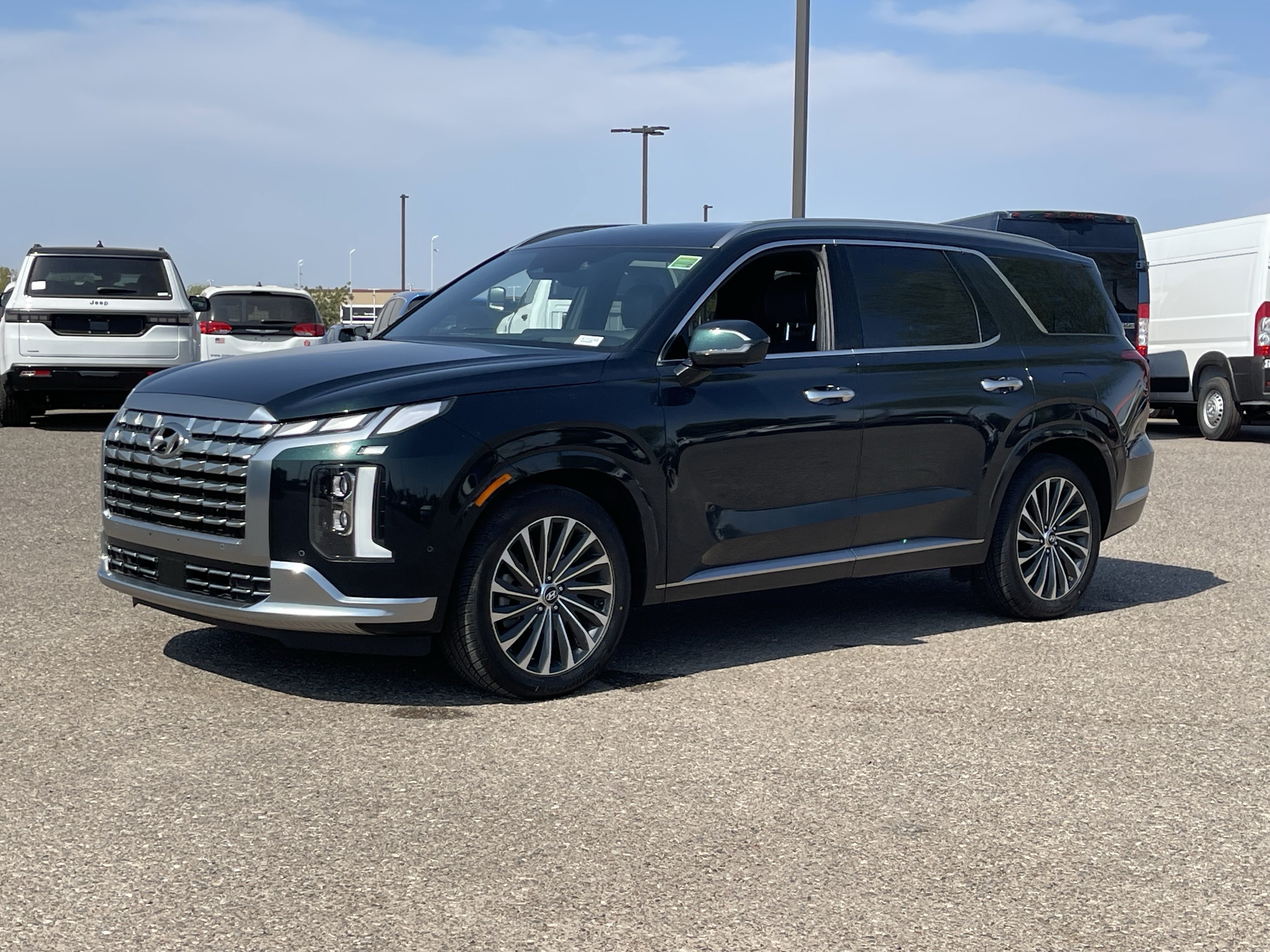 Used 2023 Hyundai Palisade Calligraphy w/ Cargo Package AWD/4WD image 2