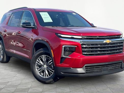 Used 2026 Chevrolet Traverse LT w/ LPO, Floor Liner Package FWD image 3