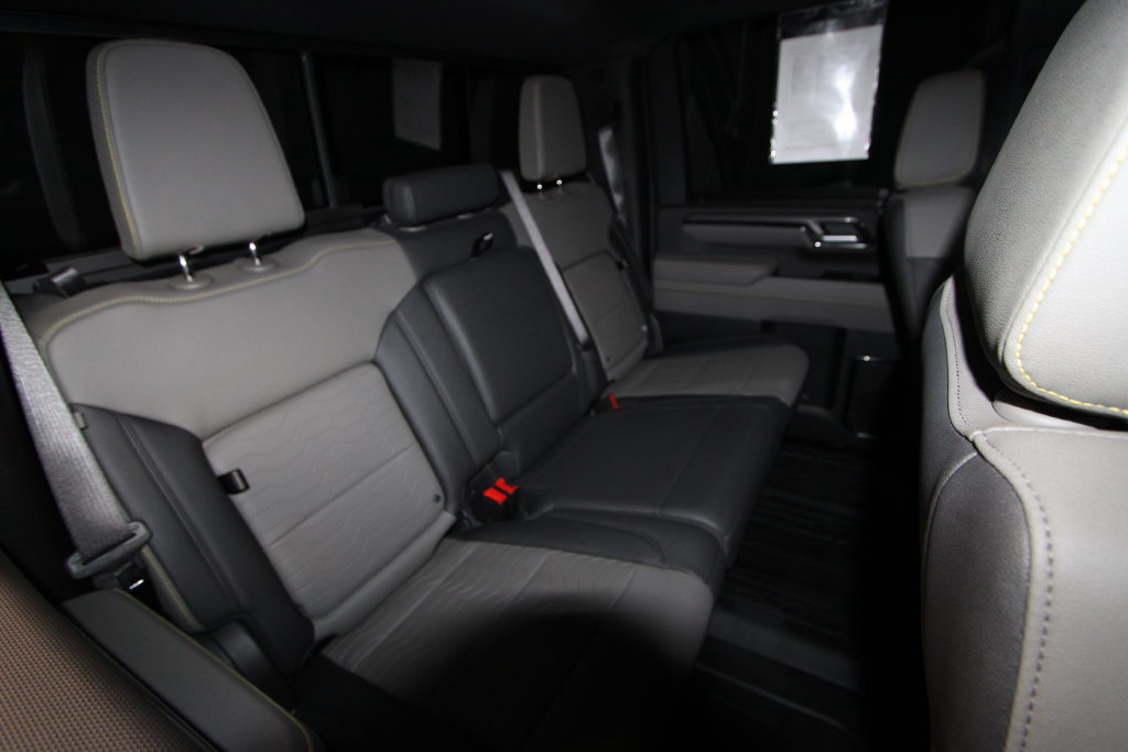 Used 2025 Chevrolet Silverado 2500 ZR2 w/ Technology Package AWD/4WD image 28