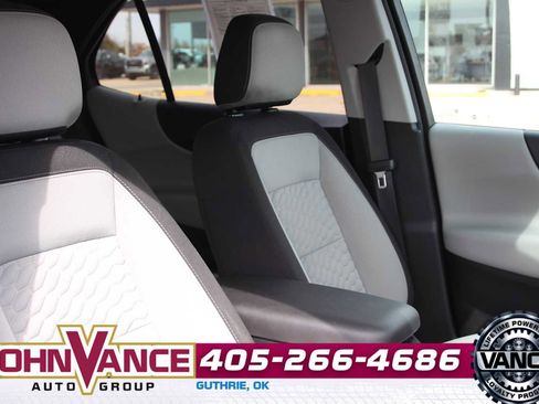 Used 2020 Chevrolet Equinox LT w/ Driver Convenience Package image 17