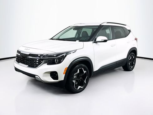 Used 2025 Kia Seltos S image 3