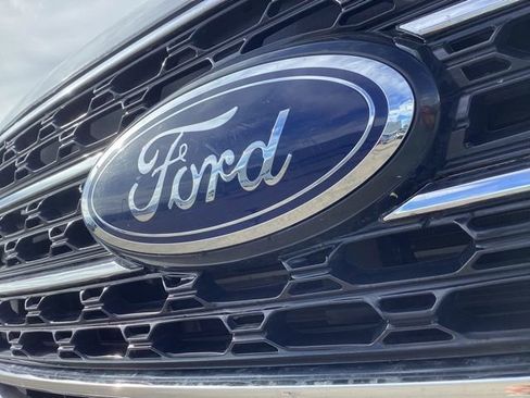 Used 2023 Ford Explorer XLT w/ Equipment Group 202A AWD/4WD image 3