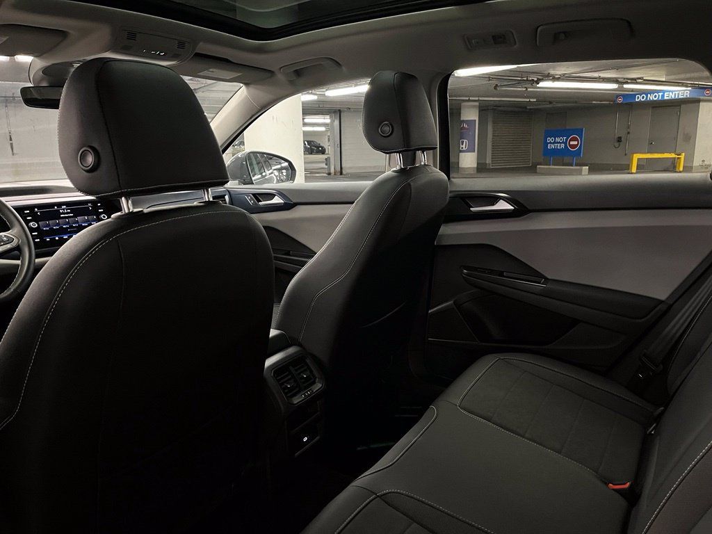 Used 2023 Volkswagen Taos SE w/ Panoramic Sunroof Package FWD image 24