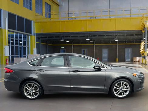 Used 2019 Ford Fusion SEL image 4