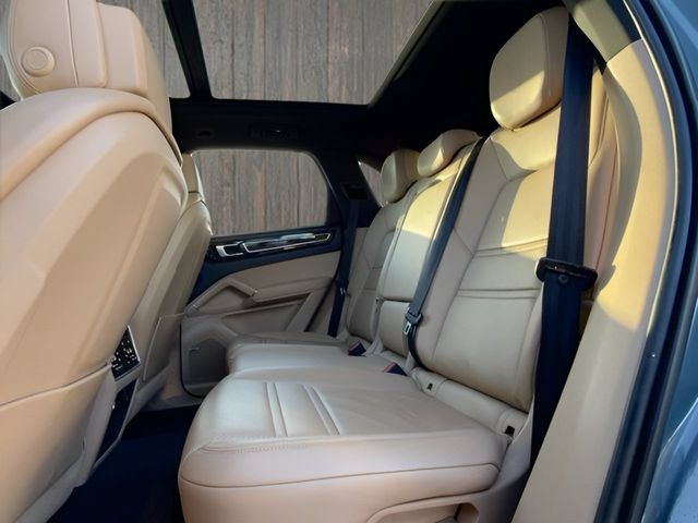 Used 2020 Porsche Cayenne AWD/4WD image 20