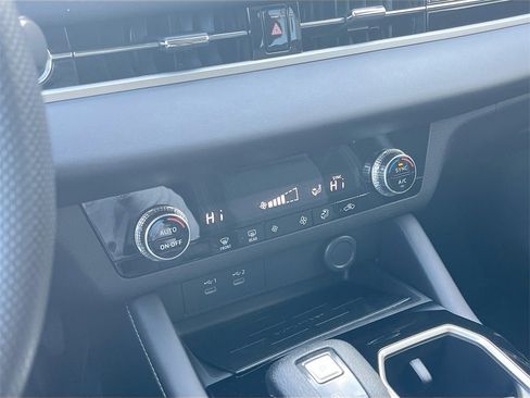 New 2025 Mitsubishi Outlander ES image 16