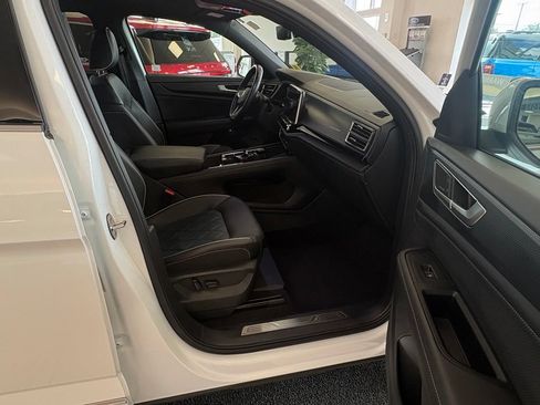Used 2024 Volkswagen Atlas Cross Sport SEL Premium R-Line AWD/4WD image 43