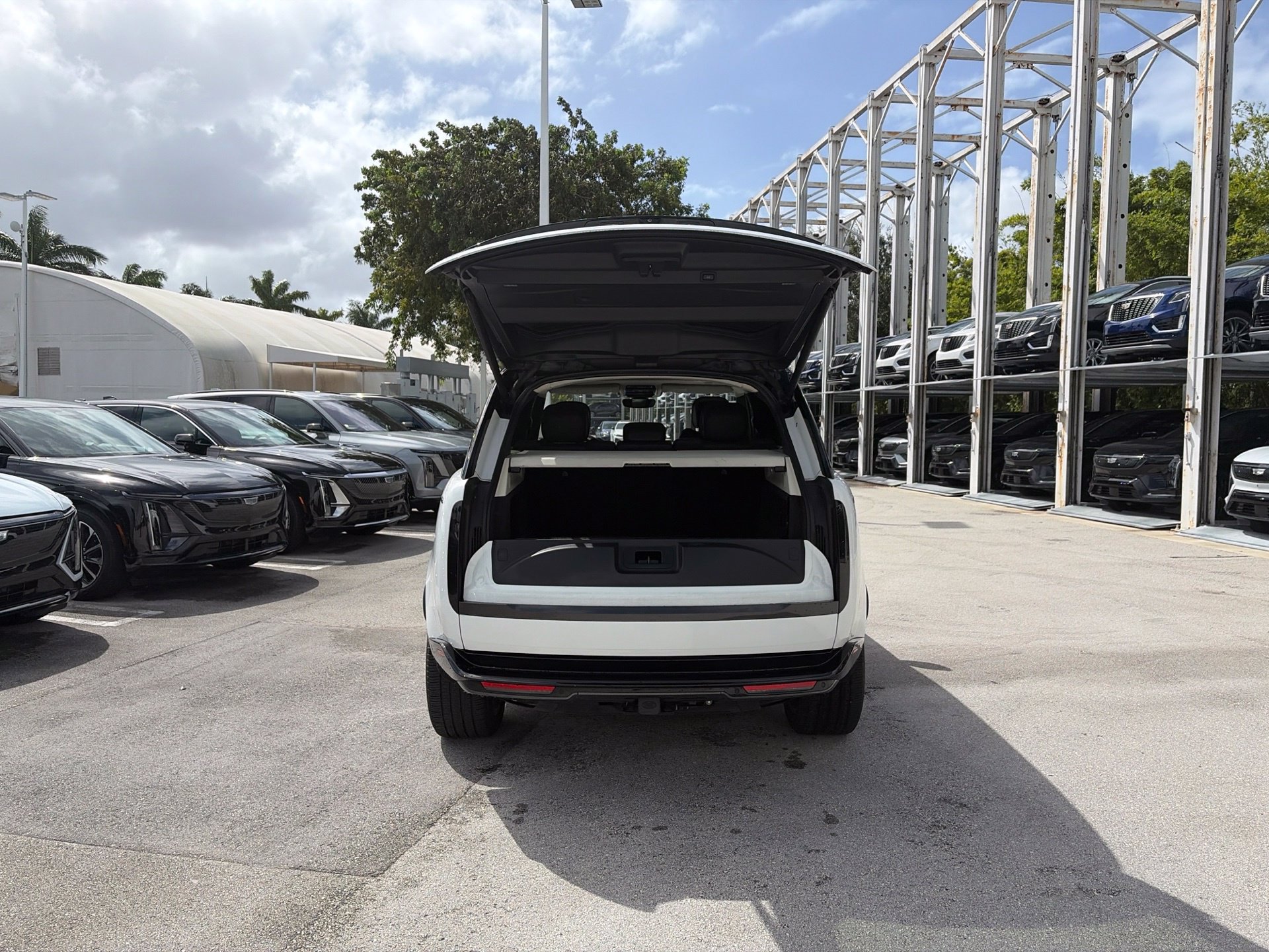 Used 2023 Land Rover Range Rover SE AWD/4WD image 5