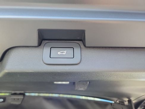 Used 2023 Land Rover Discovery Metropolitan Edition AWD/4WD image 14