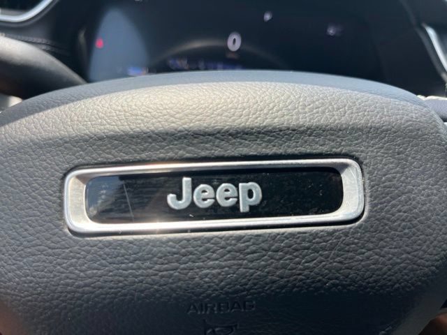 Used 2023 Jeep Grand Cherokee L Laredo RWD image 28