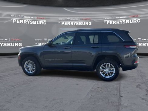 Used 2023 Jeep Grand Cherokee Laredo w/ Luxury Tech Group I AWD/4WD image 5
