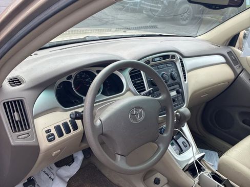 Used 2005 Toyota Highlander 4WD image 16