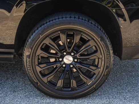 Used 2022 GMC Yukon XL Denali w/ Denali Premium Package RWD image 11