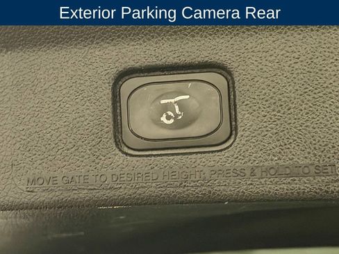 Used 2017 Ford Explorer XLT w/ Equipment Group 202A AWD/4WD image 21
