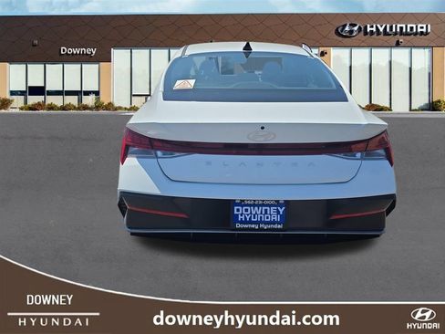 Used 2025 Hyundai Elantra SEL FWD image 4