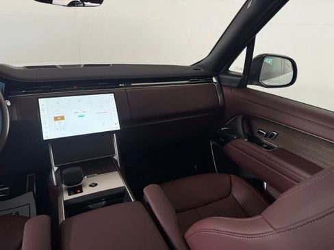New 2025 Land Rover Range Rover SE image 22