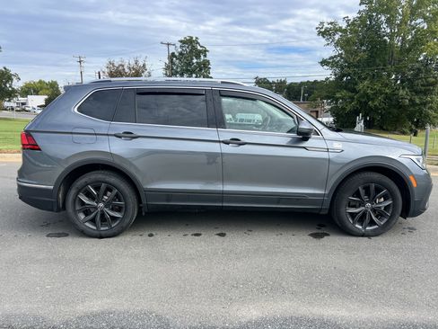 Used 2024 Volkswagen Tiguan SE AWD/4WD image 28