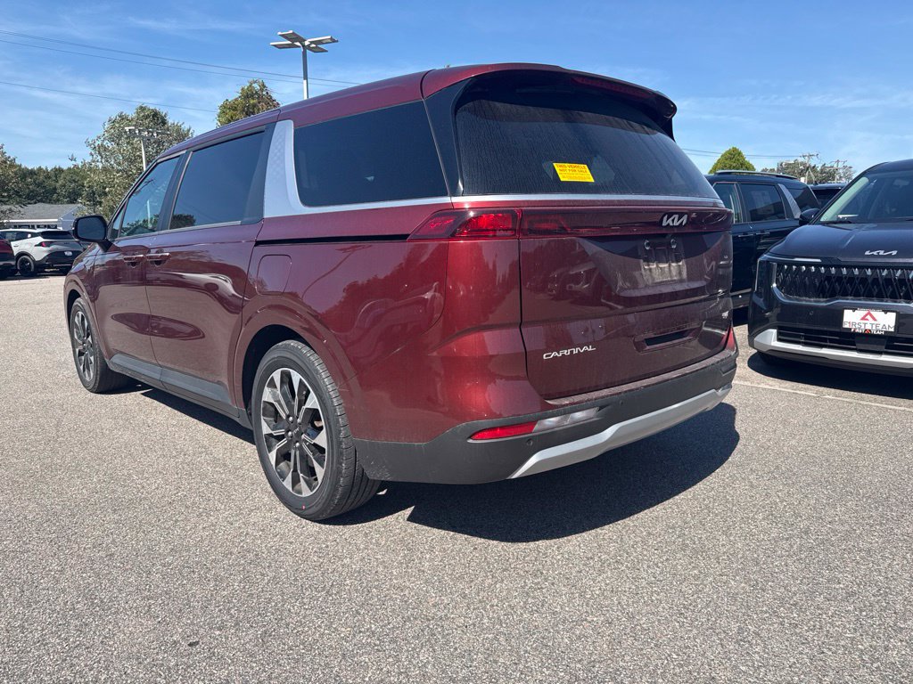 Used 2024 Kia Carnival EX FWD image 3