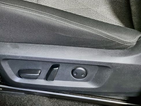 Used 2025 Nissan Rogue SV FWD image 15