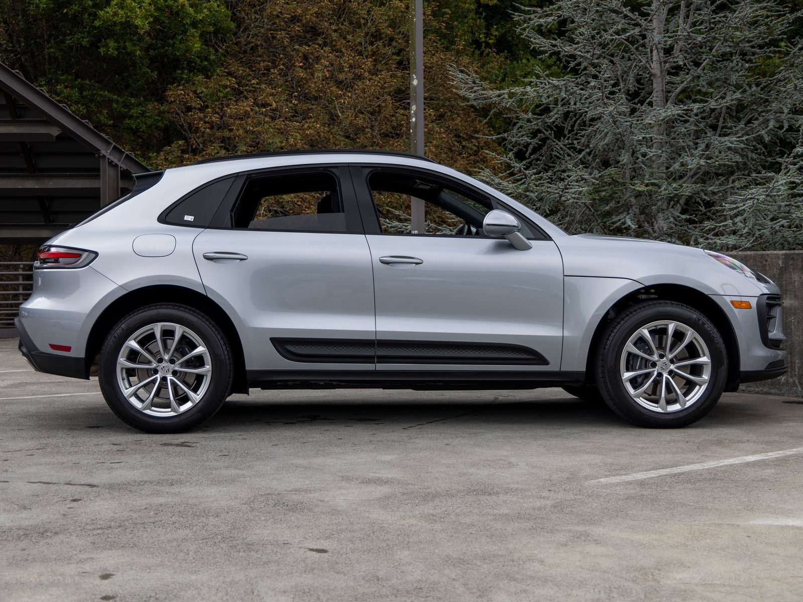 Used 2026 Porsche Macan AWD/4WD image 12