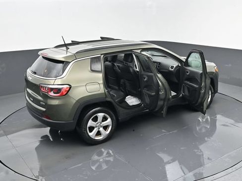 Used 2018 Jeep Compass Latitude AWD/4WD image 25