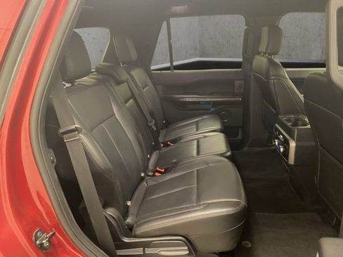 Used 2018 Ford Expedition XLT w/ Equipment Group 202A AWD/4WD image 23