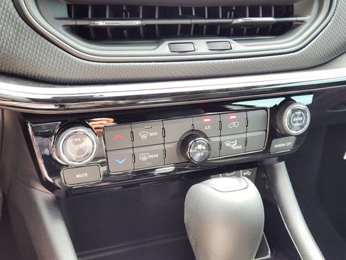 New 2026 Jeep Compass Latitude AWD/4WD image 17
