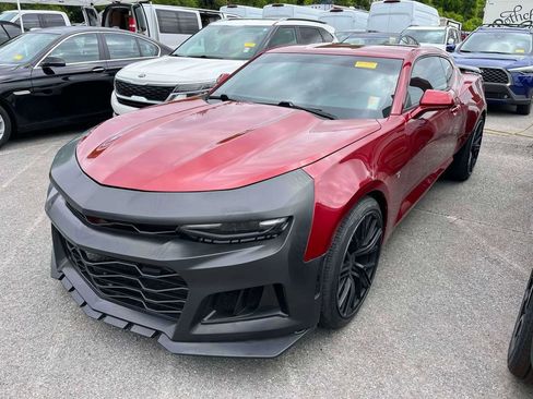 Used 2019 Chevrolet Camaro LT w/ Technology Package RWD image 4
