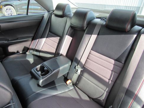 Used 2017 Toyota Camry SE w/ Moonroof Package image 29