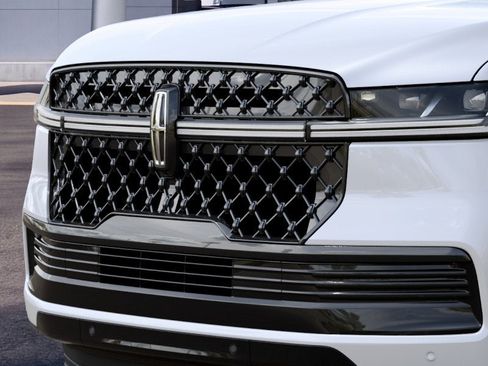 New 2027 Lincoln Navigator Reserve w/ Jet Appearance Package AWD/4WD image 17