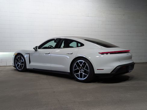 Used 2025 Porsche Taycan image 3