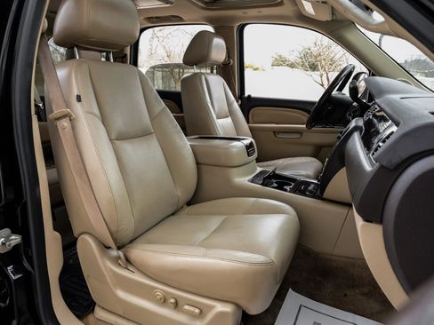 Used 2011 GMC Yukon Denali image 36