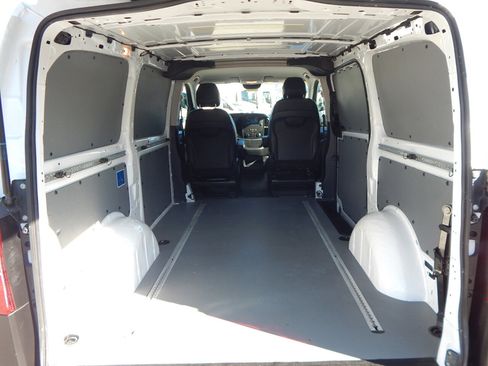 Used 2021 Mercedes-Benz Metris image 13